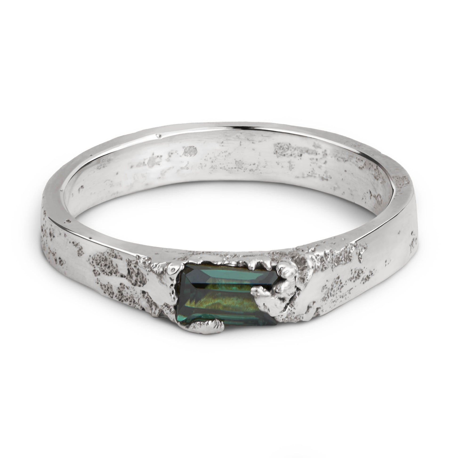 Celaeno sterling silver ring with baguette-cut green tourmaline gemstone, handcrafted in Berlin.