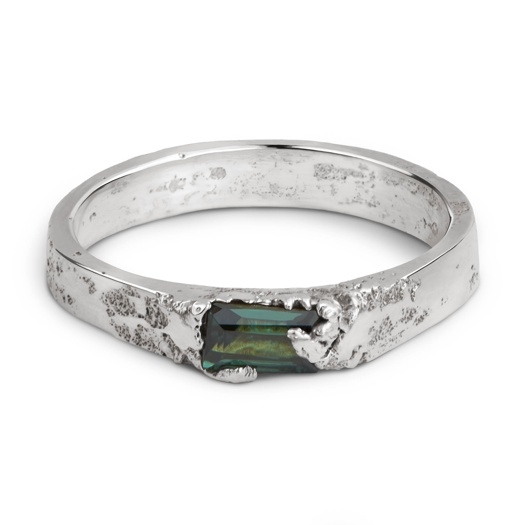Celaeno sterling silver ring with baguette-cut green tourmaline gemstone, handcrafted in Berlin.