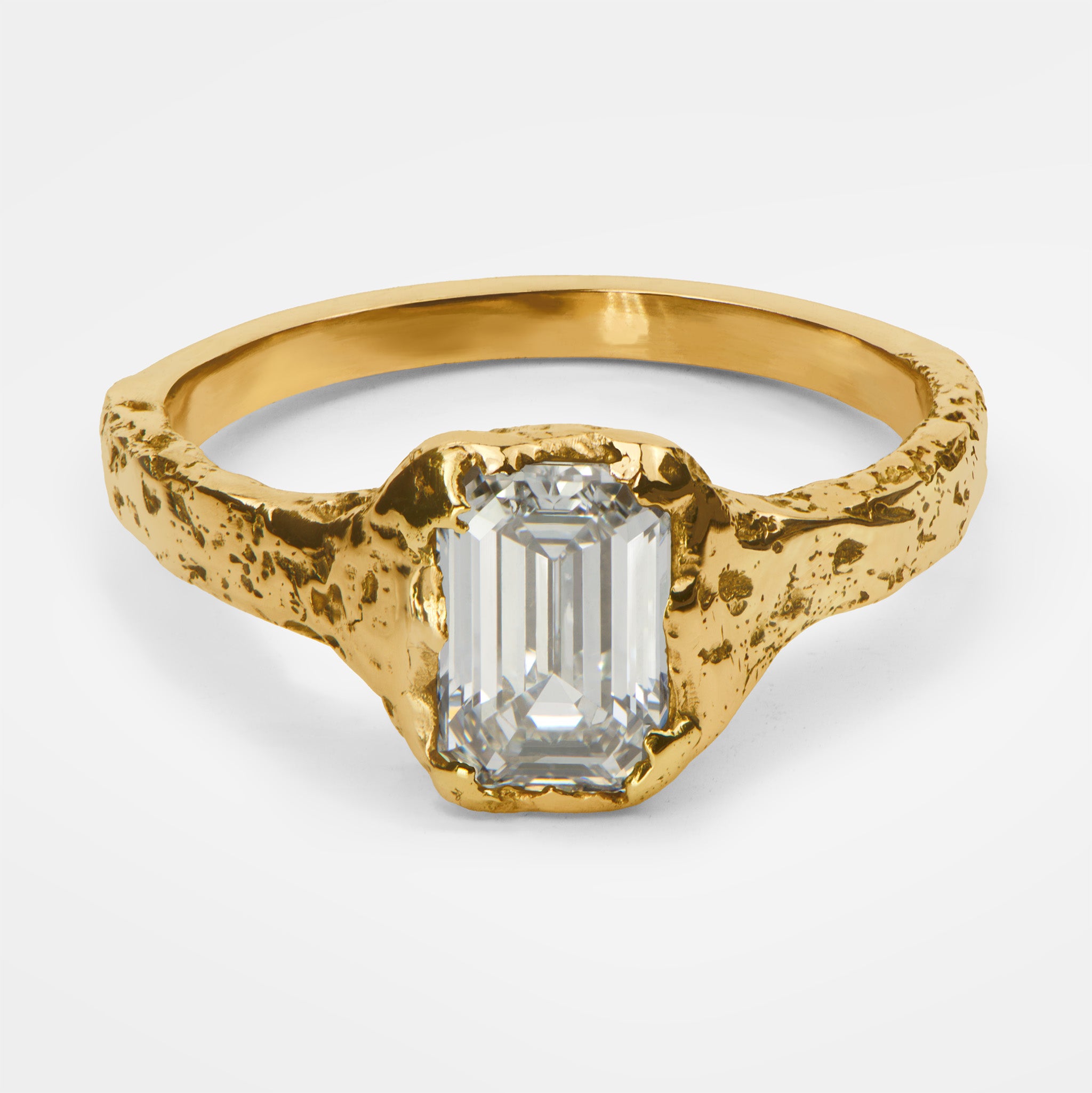 Yellow Gold Engagement Ring with Diamond