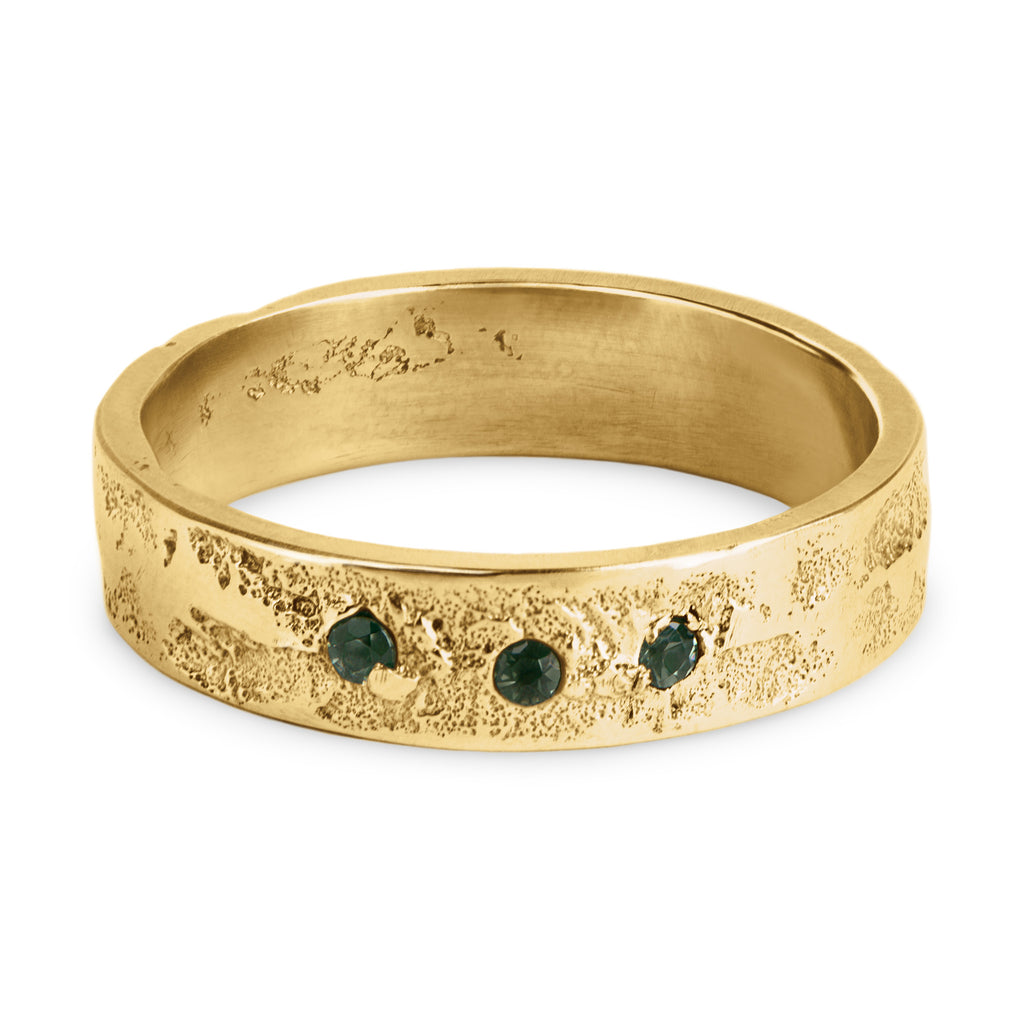 Gold ring with embedded green tourmaline gemstones sand cast by hand in Berlin
