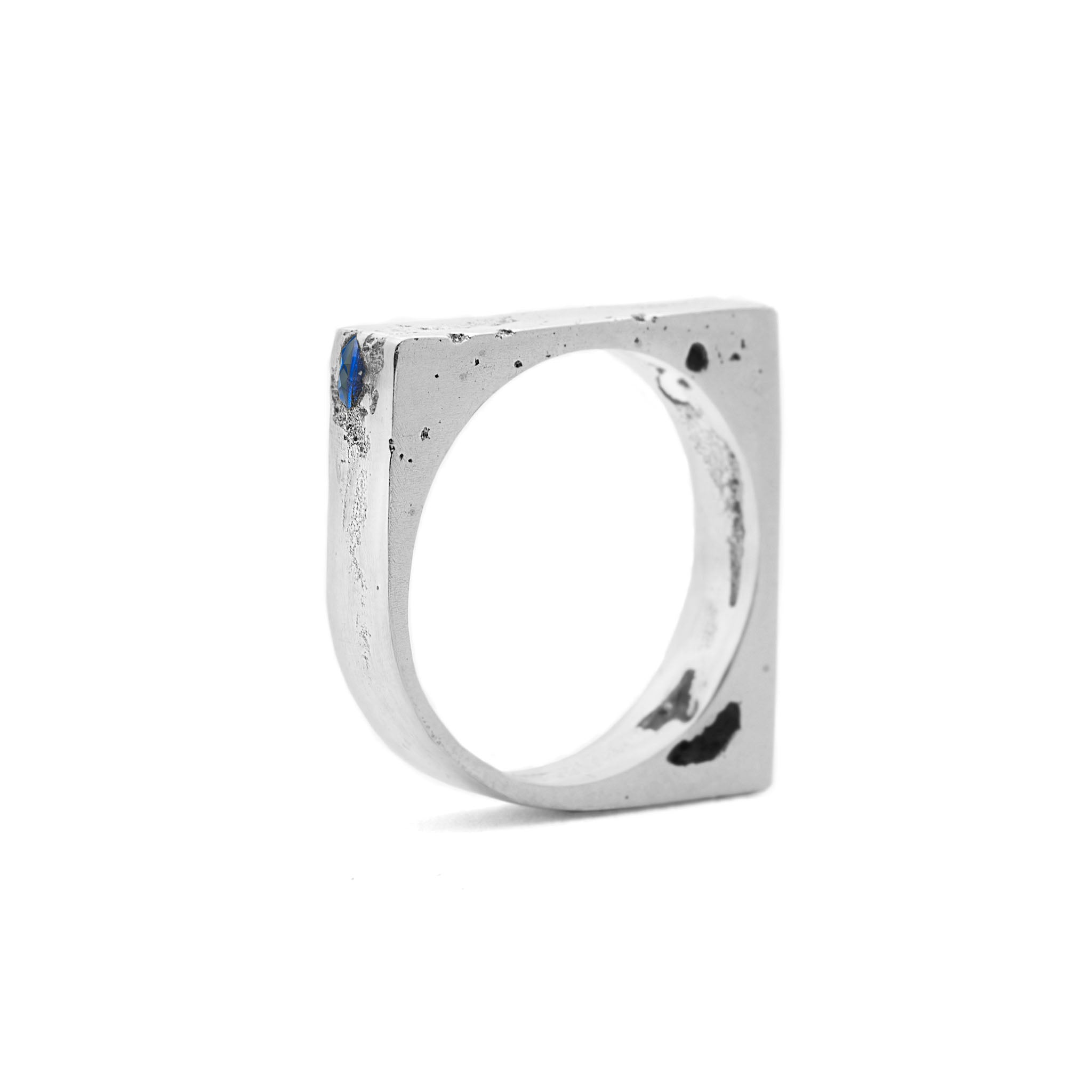 Sterling silver geometric Timir IV ring with blue sapphire handcrafted in Berlin